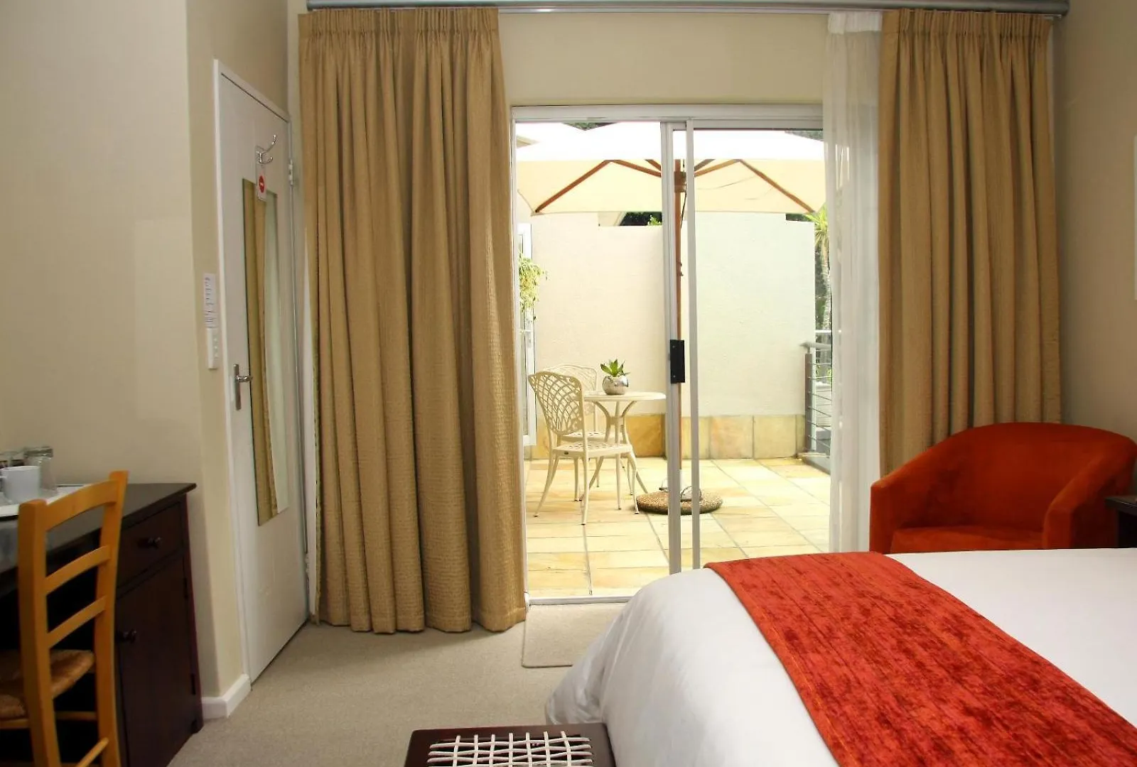 Eversview Guesthouse ダーバンヴィル ゲストハウス